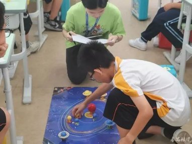 在小小科学家成果展示交流盛会上，广州市120多所中小学校同台竞技